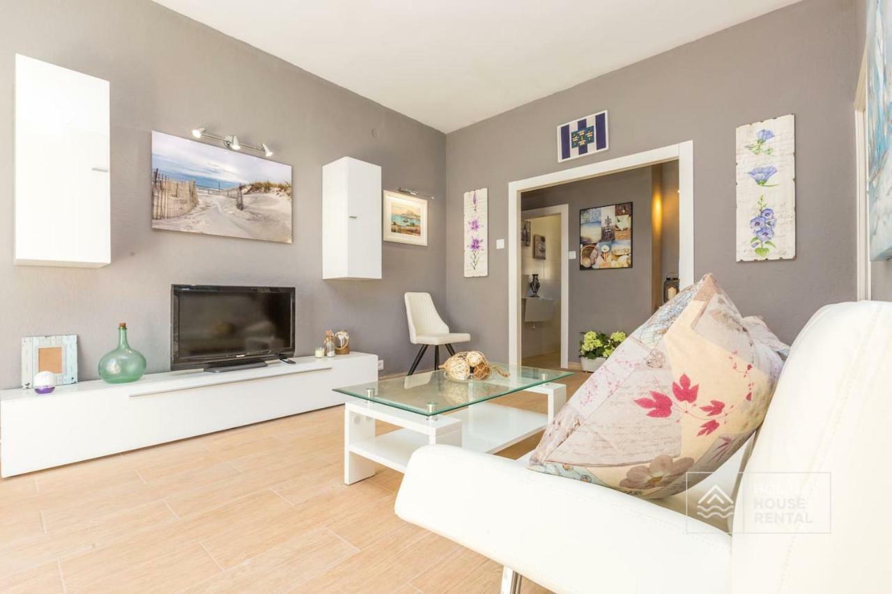 S12 - Beach Front Apartment --Free Wifi- サロウ エクステリア 写真